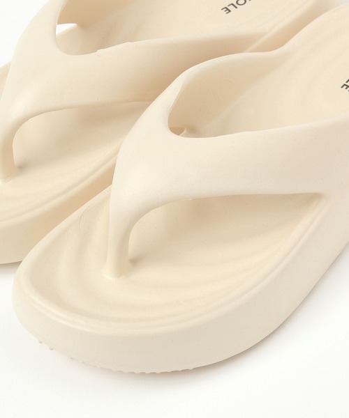LAKOLE（ラコレ）の「EVAぷっくりトングサンダル / 324155（サンダル・レディース・ブラック/アイボリー・SMALL/MEDIUM/LARGE）」の10枚目の写真
