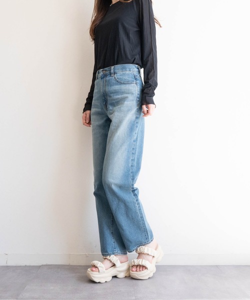 Fabby fabby(ファビィーファビィー)の「シャーリング2ベルト厚底サンダル(サンダル・レディース・オフホワイト/ブラック・MEDIUM/LARGE)」の3枚目の写真