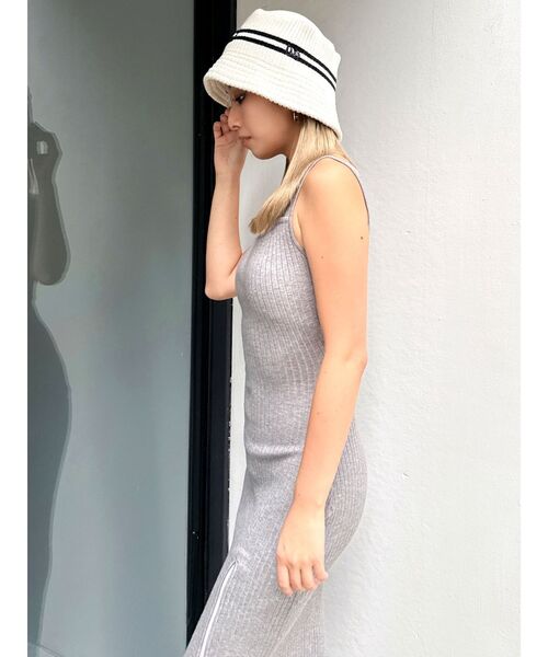 GYDA(ジェイダ)の「バックオープンジップスリットリブニットロングワンピース(ワンピース・レディース・グレー/ブラック・FREE)」の8枚目の写真