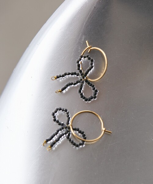 ROPE' PICNIC(ロペピクニック)の「ビーズリボンフープピアス(ピアス(両耳用)・レディース・ホワイト/ブラック・FREE)」の3枚目の写真