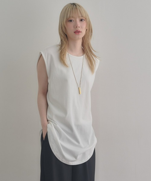 nissen(ニッセン)の「レイヤードにもOK お尻すっぽりロング丈タンクトップ(Tシャツ/カットソー・レディース・ベージュ/オフホワイト/杢グレー/ブラック・S~M/L~LL)」の2枚目の写真