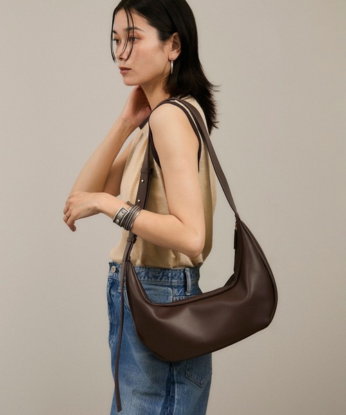 SALON adam et rope'(サロン アダム エ ロペ)の「【WEB限定】スプリットレザームーンショルダー(ショルダーバッグ・レディース・ダークブラウン/オフホワイト/ブラック・FREE)」の6枚目の写真