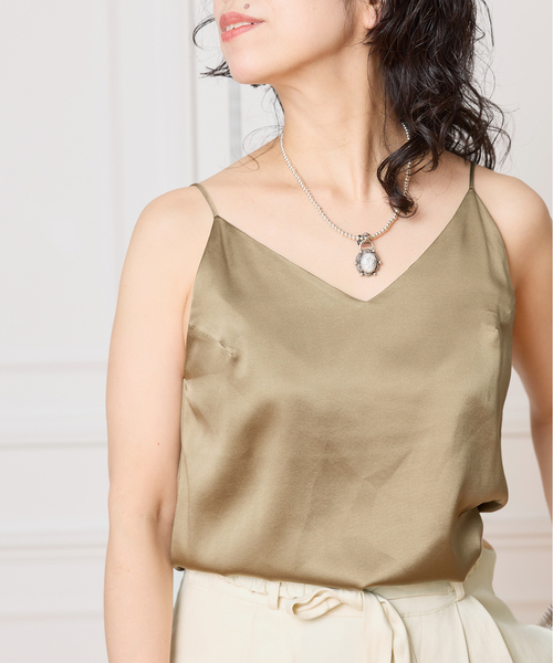 IENA LA BOUCLE(イエナラブークル)の「IENA LA BOUCLE ウォッシャブルシルクMIXキャミソール(キャミソール・レディース・グリーン/カーキ・FREE)」の1枚目の写真