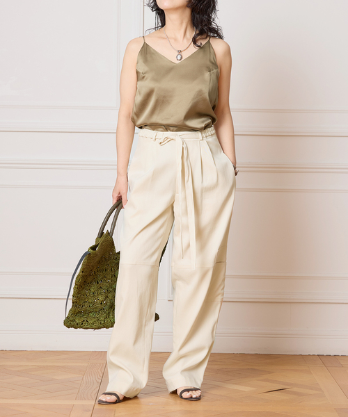 IENA LA BOUCLE(イエナラブークル)の「IENA LA BOUCLE ウォッシャブルシルクMIXキャミソール(キャミソール・レディース・グリーン/カーキ・FREE)」の12枚目の写真