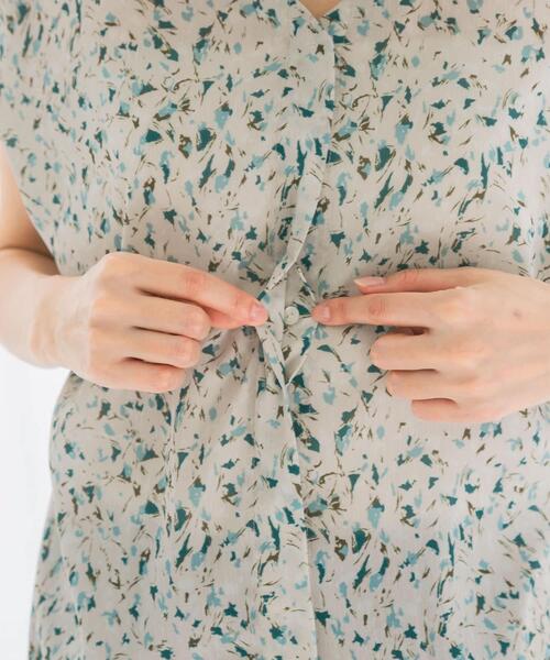 URBAN RESEARCH ROSSO WOMEN（アーバンリサーチ　ロッソ）の「フラワープリントブラウス（シャツ/ブラウス・レディース・ベージュ系その他/ブラック/オフホワイト・FREE）」の18枚目の写真