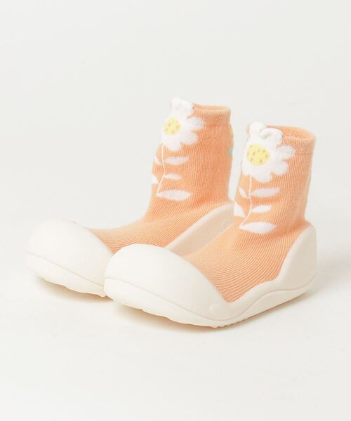 Attipas(アティパス)の「ATTIPAS Flower アティパス フラワー ベビーシューズ(ベビーシューズ/ベビーソックス・キッズ・グレー/ピンク系/ピンク系1・3.5/5.5/4.5/6.5)」の3枚目の写真