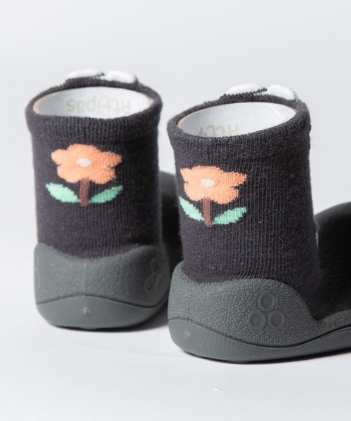 Attipas(アティパス)の「ATTIPAS Flower アティパス フラワー ベビーシューズ(ベビーシューズ/ベビーソックス・キッズ・グレー/ピンク系/ピンク系1・3.5/5.5/4.5/6.5)」の5枚目の写真