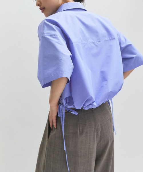 ADAM ET ROPE'(アダムエロペ)の「【逸品】・【サステナブル】クロップドギャザリングシャツ(シャツ/ブラウス・レディース・ホワイト/ブラック/ブルー系その他6・FREE)」の7枚目の写真