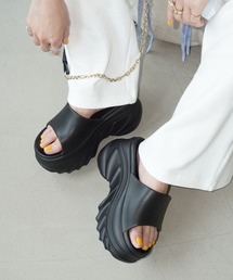 chuclla（チュクラ）の「ウェーブソール 厚底サンダル chs25s009（サンダル）」