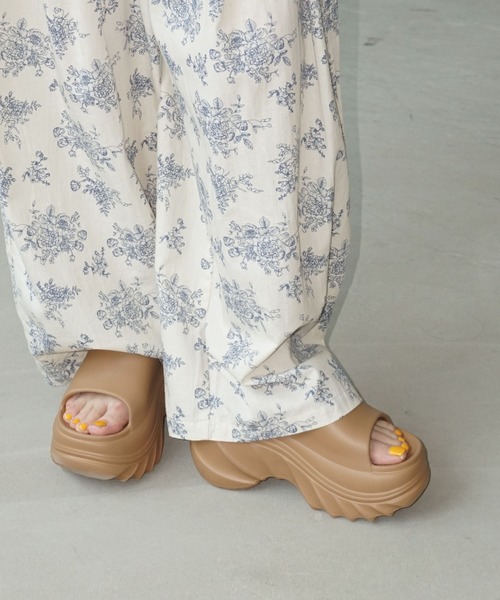 chuclla（チュクラ）の「ウェーブソール 厚底サンダル chs25s009（サンダル・レディース・サンドベージュ/ブラック・L/M/S）」の8枚目の写真