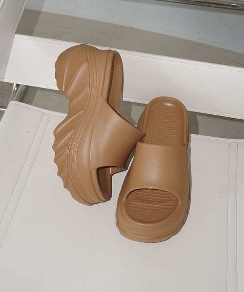 chuclla（チュクラ）の「ウェーブソール 厚底サンダル chs25s009（サンダル・レディース・サンドベージュ/ブラック・L/M/S）」の14枚目の写真