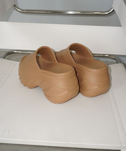 chuclla（チュクラ）の「ウェーブソール 厚底サンダル chs25s009（サンダル・レディース・サンドベージュ/ブラック・L/M/S）」の15枚目の写真