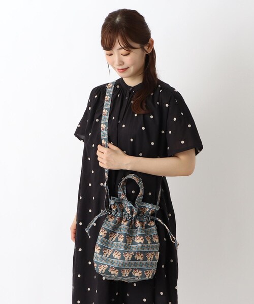 one'sterrace(ワンズテラス)の「ブロックプリント 巾着2WAYバッグ(トートバッグ・レディース・ブルー系その他7/グリーン系その他6/イエロー系8・99)」の15枚目の写真