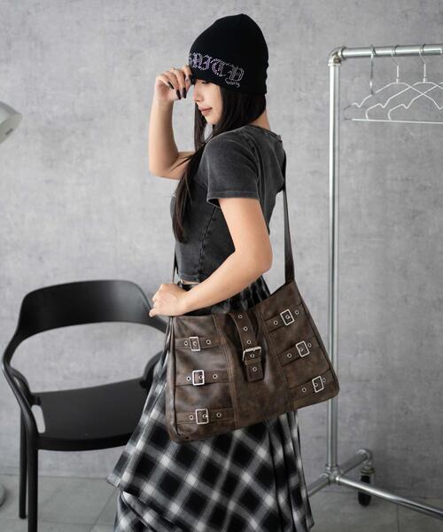 WEGO（ウィゴー）の「WEGO/ベルトデザインBIGショルダー（ショルダーバッグ・レディース・ブラウン/ブラック・FREE）」の4枚目の写真