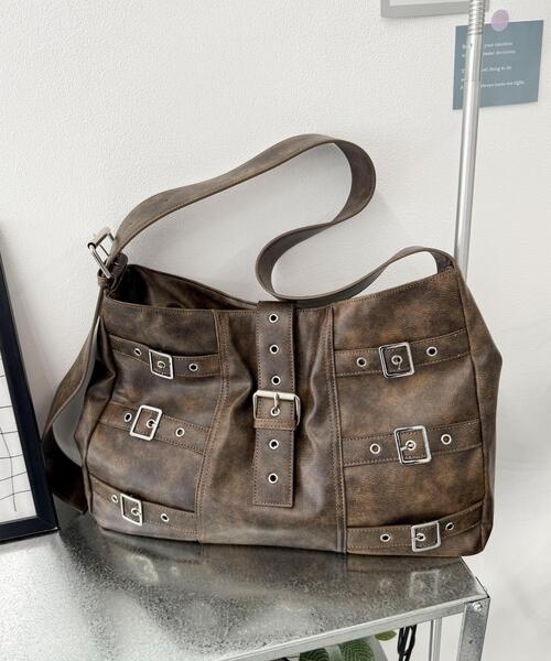 WEGO（ウィゴー）の「WEGO/ベルトデザインBIGショルダー（ショルダーバッグ・レディース・ブラウン/ブラック・FREE）」の6枚目の写真