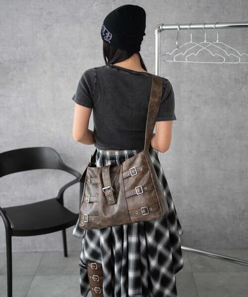 WEGO（ウィゴー）の「WEGO/ベルトデザインBIGショルダー（ショルダーバッグ・レディース・ブラウン/ブラック・FREE）」の16枚目の写真