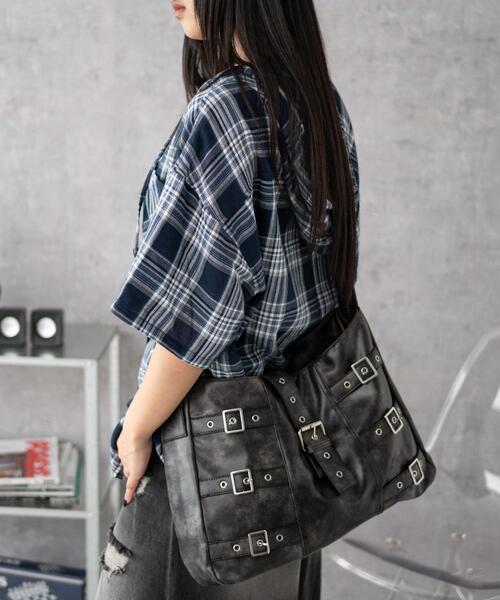 WEGO（ウィゴー）の「WEGO/ベルトデザインBIGショルダー（ショルダーバッグ・レディース・ブラウン/ブラック・FREE）」の7枚目の写真