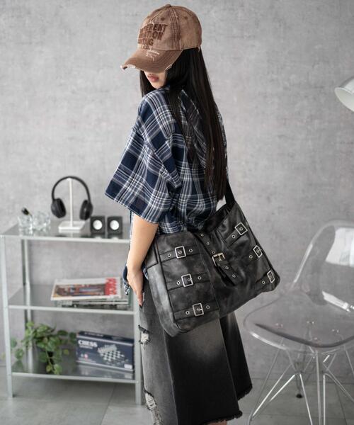 WEGO（ウィゴー）の「WEGO/ベルトデザインBIGショルダー（ショルダーバッグ・レディース・ブラウン/ブラック・FREE）」の11枚目の写真