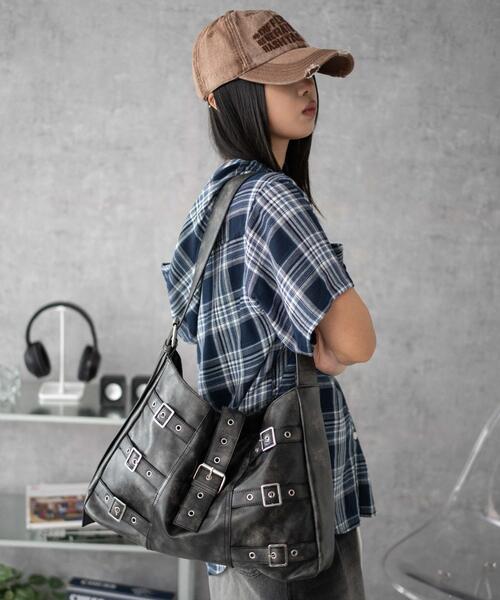 WEGO（ウィゴー）の「WEGO/ベルトデザインBIGショルダー（ショルダーバッグ・レディース・ブラウン/ブラック・FREE）」の12枚目の写真