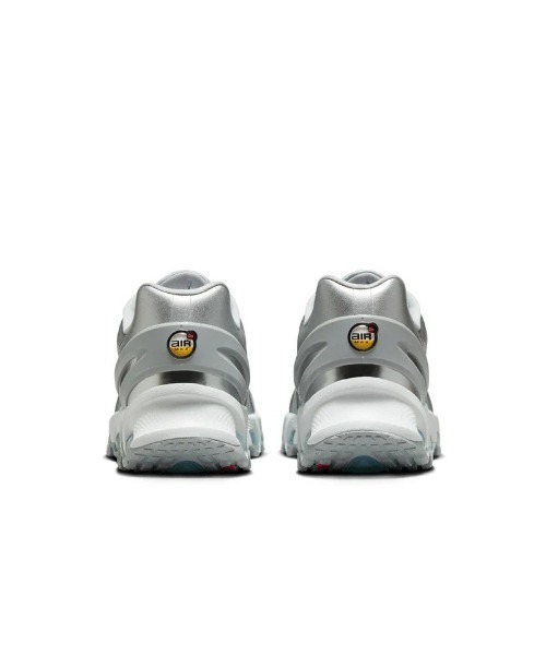 NIKE(ナイキ)の「NIKE Wmns Air Max Dn8(ナイキ ウィメンズ エア マックス DN8)(スニーカー・レディース・ブラック系/グレー系/ホワイト系・23cm/23.5cm/24cm/24.5cm/25cm)」の21枚目の写真
