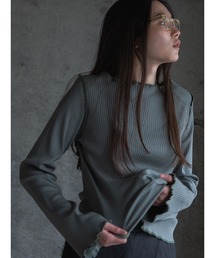 k3&co.（ケイスリーアンドコー）の「Thumbhole ribbed top（Tシャツ/カットソー・レディース）」