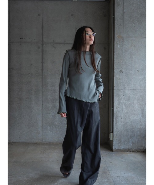 k3&co.（ケイスリーアンドコー）の「Thumbhole ribbed top（Tシャツ/カットソー・レディース・レッド/ブラック/セージグリーン・ONE SIZE）」の15枚目の写真