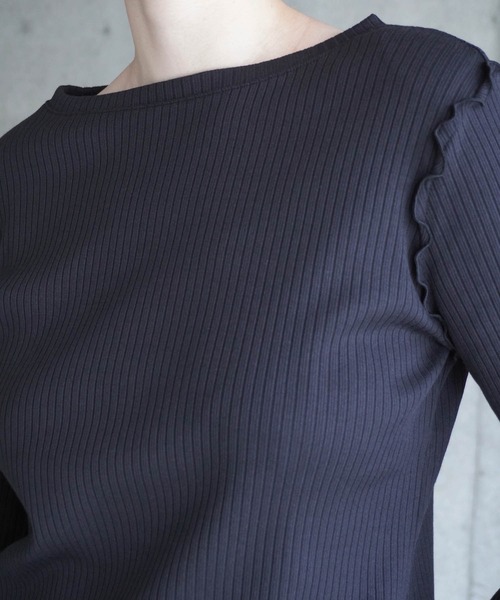 k3&co.（ケイスリーアンドコー）の「Thumbhole ribbed top（Tシャツ/カットソー・レディース・レッド/ブラック/セージグリーン・ONE SIZE）」の9枚目の写真