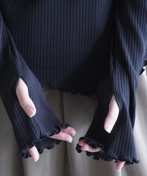 k3&co.（ケイスリーアンドコー）の「Thumbhole ribbed top（Tシャツ/カットソー・レディース・レッド/ブラック/セージグリーン・ONE SIZE）」の11枚目の写真