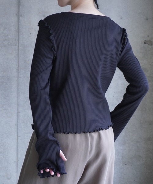 k3&co.（ケイスリーアンドコー）の「Thumbhole ribbed top（Tシャツ/カットソー・レディース・レッド/ブラック/セージグリーン・ONE SIZE）」の8枚目の写真