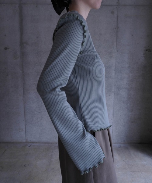 k3&co.（ケイスリーアンドコー）の「Thumbhole ribbed top（Tシャツ/カットソー・レディース・レッド/ブラック/セージグリーン・ONE SIZE）」の21枚目の写真