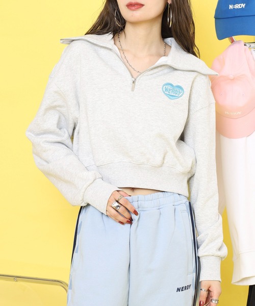 NERDY（ノルディ）の「ソッフルクロップドスウェットシャツ（スウェット・レディース・ベージュ/ホワイト/ブルー/ブラック・SS/S/M）」の13枚目の写真
