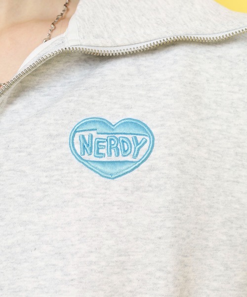 NERDY（ノルディ）の「ソッフルクロップドスウェットシャツ（スウェット・レディース・ベージュ/ホワイト/ブルー/ブラック・SS/S/M）」の18枚目の写真