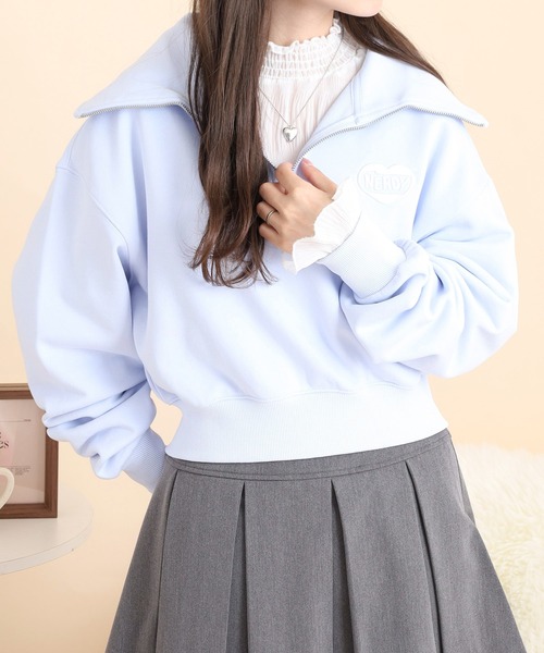 NERDY（ノルディ）の「ソッフルクロップドスウェットシャツ（スウェット・レディース・ベージュ/ホワイト/ブルー/ブラック・SS/S/M）」の10枚目の写真