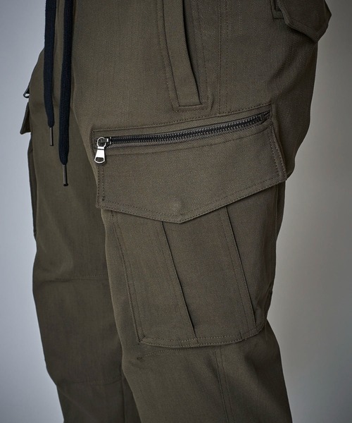 TETE HOMME（テットオム）の「【WEB限定】 STRETCH CARGO PANTS / ストレッチカーゴパンツ（カーゴパンツ・メンズ・ブラック/カーキ/カーキオリーブ・MEDIUM/LARGE/X-LARGE）」の20枚目の写真