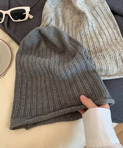 BARELY BLUE（ベアリーブルー）の「【 BARELY BLUE / ベアリーブルー 】 スロームード ニットビーニー（ショルダーバッグ・レディース・アイボリー/グレー/ブラウン/ダークグレー・FREE）」の8枚目の写真