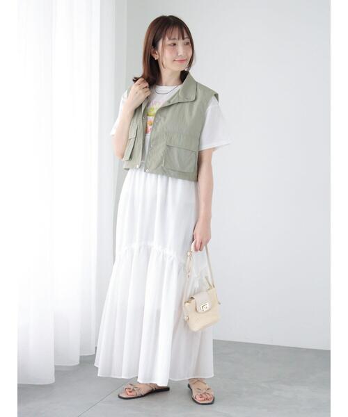 Te chichi TERRASSE（テチチテラス）の「フラワーモチーフプリントTシャツ（Tシャツ/カットソー・レディース・ブラック/チャコールグレー/オフホワイト・F）」の5枚目の写真