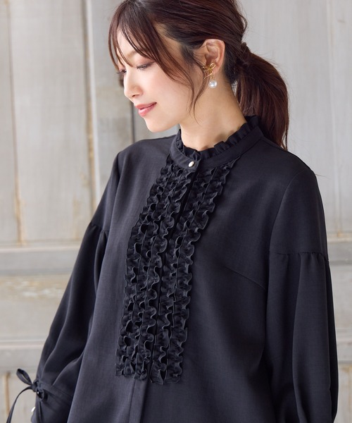 Rose Tiara（ローズティアラ）の「【接触冷感/イージーケア/手洗いOK】フリルブラウス（シャツ/ブラウス・レディース・オフホワイト/オレンジ/ブラック・46/42/38）」の2枚目の写真