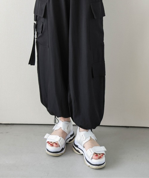 AMELY（エミリー）の「厚底ベルクロスポーツサンダル（サンダル・レディース・ホワイト/ブラック・36/37/38/39/40）」の4枚目の写真