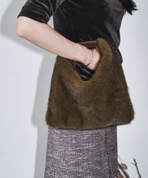 LE TALON（ルタロン）の「GRISE FUR TRIANGLE BAG（ハンドバッグ）」