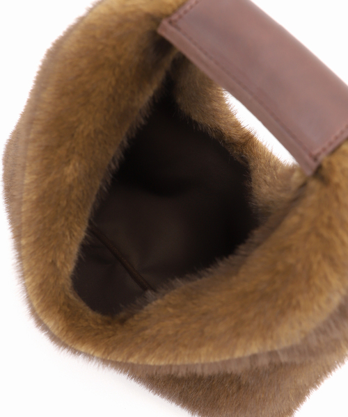 LE TALON（ルタロン）の「GRISE FUR TRIANGLE BAG（ハンドバッグ・レディース・カーキ・FREE）」の6枚目の写真