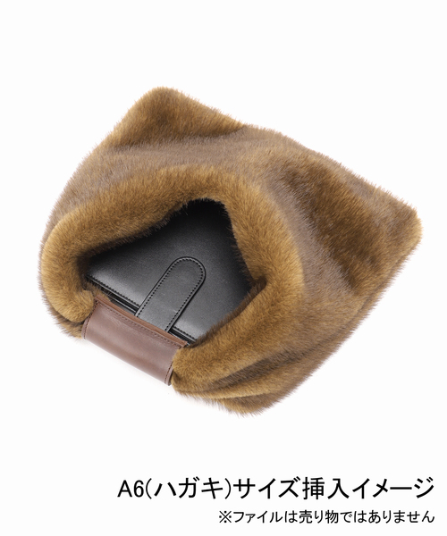 LE TALON（ルタロン）の「GRISE FUR TRIANGLE BAG（ハンドバッグ・レディース・カーキ・FREE）」の7枚目の写真