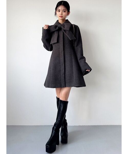 RESEXXY（リゼクシー）の「ビッグリボンミディコート【完売カラーは品番：1526100148で販売中】（その他アウター・レディース・アイボリー/チャコールグレー/ピンク・FREE）」の5枚目の写真