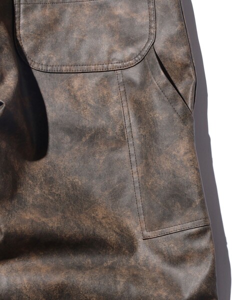 BEAMS PLUS（ビームスプラス）の「エイジド フェイクレザー ペインター パンツ（その他パンツ・メンズ・ブラック/ブラウン・M/L/S/XL）」の17枚目の写真