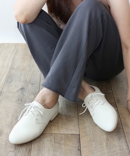 Fin（フィン）の「レースアップシューズ【低反発スポンジ入り】（ドレスシューズ・レディース・ブラック/ブラック系その他/アイボリー・24cm/23.5cm/23cm/22.5cm/25cm/24.5cm）」の2枚目の写真