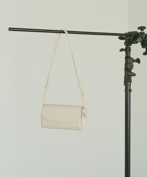 GLOBAL WORK(グローバルワーク)の「スペ軽お財布ショルダー2/580785(ショルダーバッグ・レディース・レッド/ベージュ/ブラック/イエロー/アイボリー・ONE SIZE)」の4枚目の写真