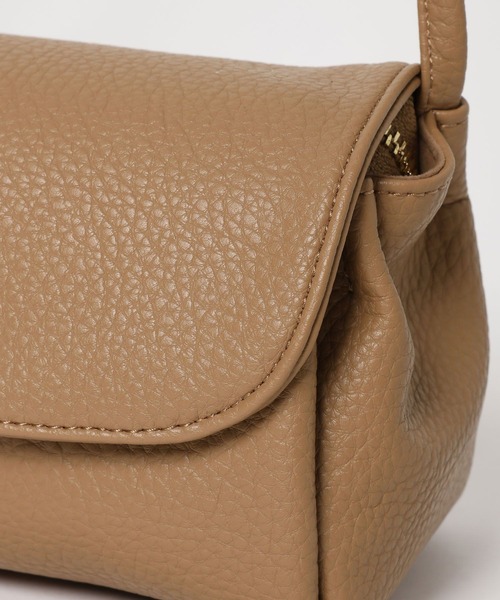 GLOBAL WORK(グローバルワーク)の「スペ軽お財布ショルダー2/580785(ショルダーバッグ・レディース・レッド/ベージュ/ブラック/イエロー/アイボリー・ONE SIZE)」の17枚目の写真