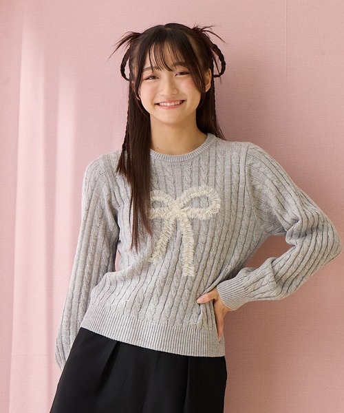 Amourire girl（アムリールガール）の「リボンチュールニットプルオーバー（ニット/セーター・キッズ・オフホワイト/グレー・150cm/140cm/160cm/130cm）」の3枚目の写真