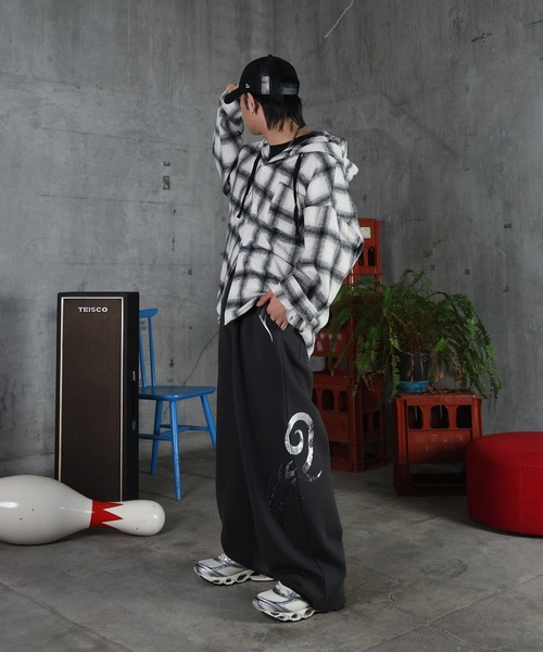 ILL'S（イルズ）の「メタルプリント トライバルワイドスウェットパンツ メンズ レディース ユニセックス（スウェットパンツ・メンズ・アイボリー/チャコールグレー・L/M）」の10枚目の写真