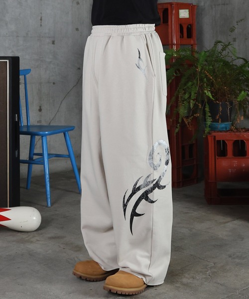 ILL'S（イルズ）の「メタルプリント トライバルワイドスウェットパンツ メンズ レディース ユニセックス（スウェットパンツ・メンズ・アイボリー/チャコールグレー・L/M）」の19枚目の写真