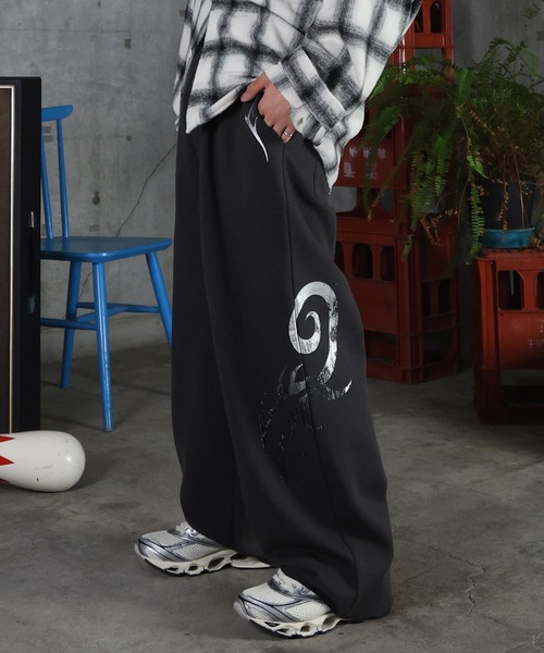 ILL'S（イルズ）の「メタルプリント トライバルワイドスウェットパンツ メンズ レディース ユニセックス（スウェットパンツ・メンズ・アイボリー/チャコールグレー・L/M）」の21枚目の写真